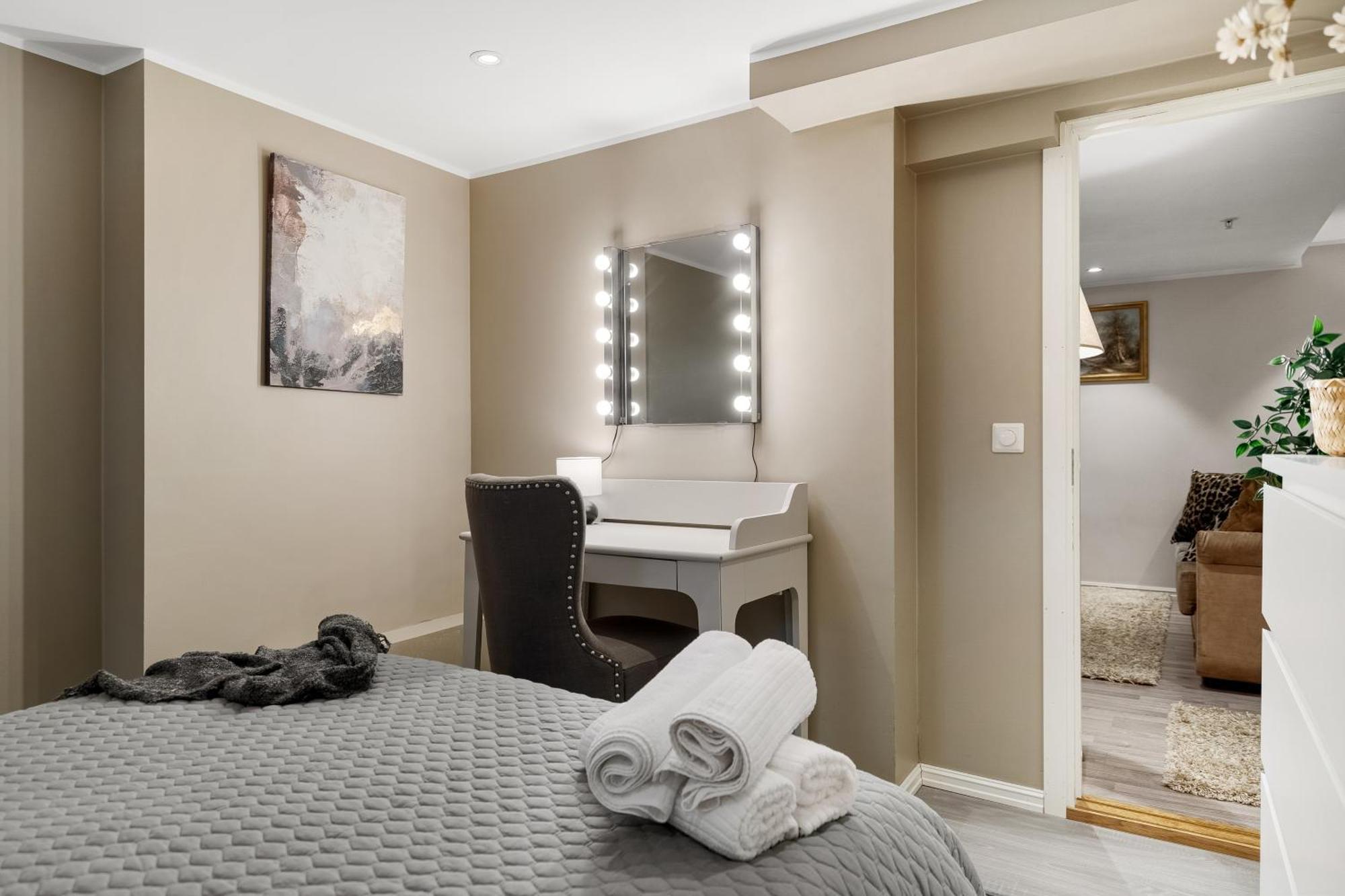 Solsiden Modern Stay: King Beds, Private Entry Trondheim Exterior photo